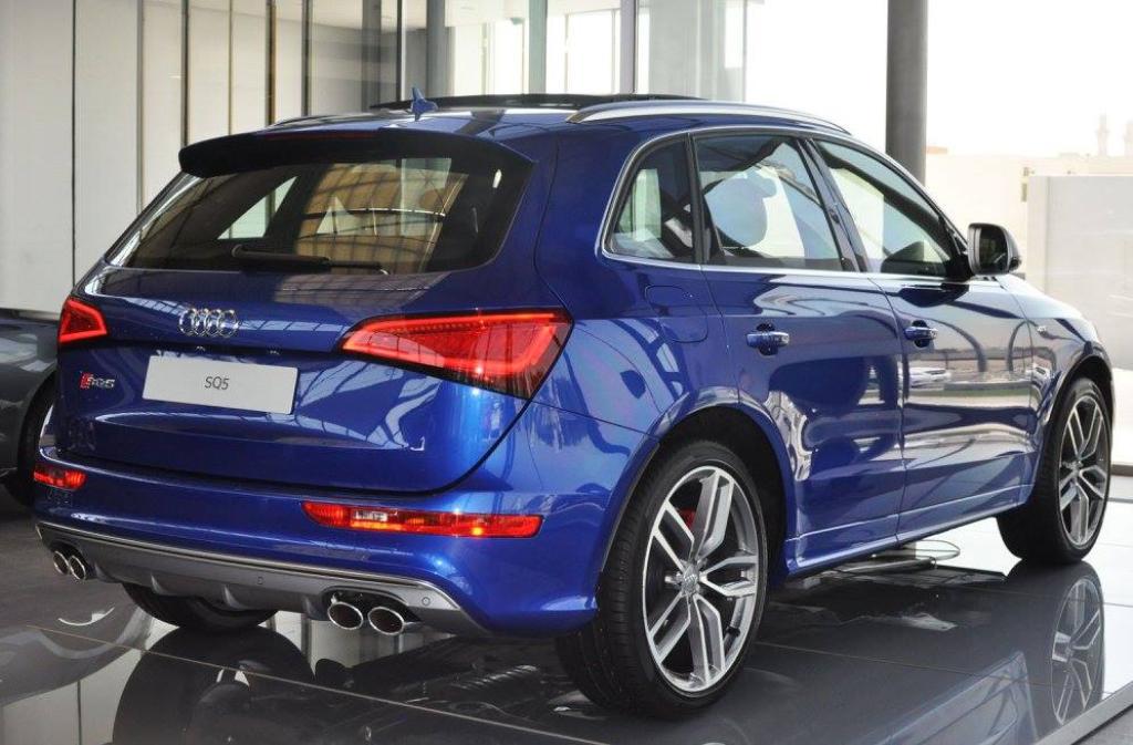 501854AUDISQ52061.jpg