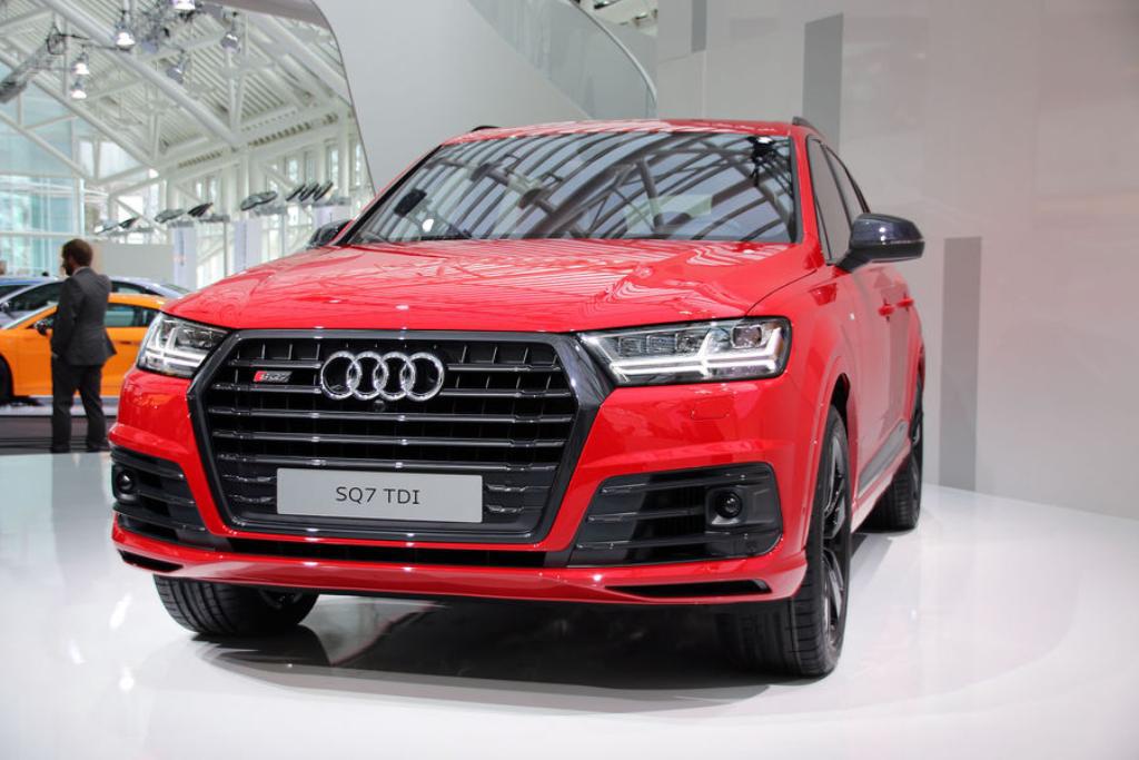 505823AUDISQ70071.jpg