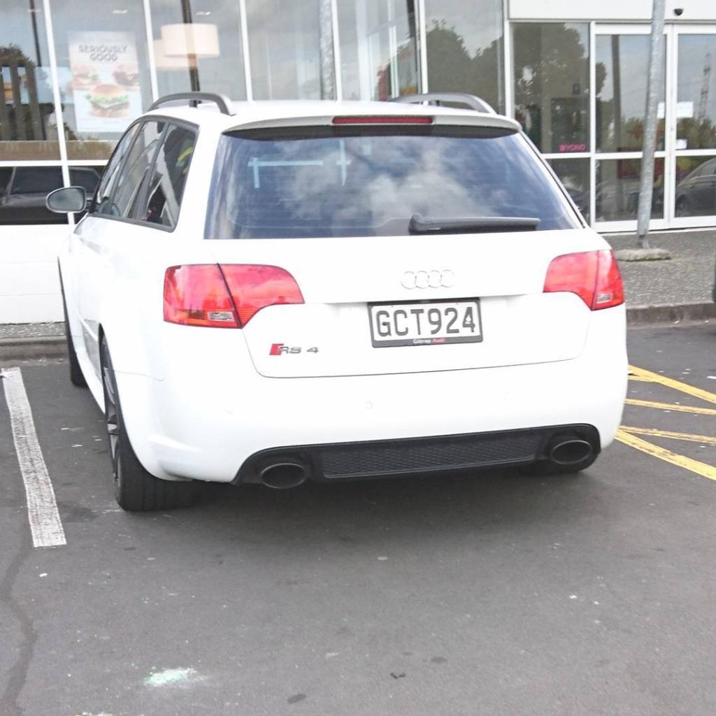506106AUDIRS42994.jpg