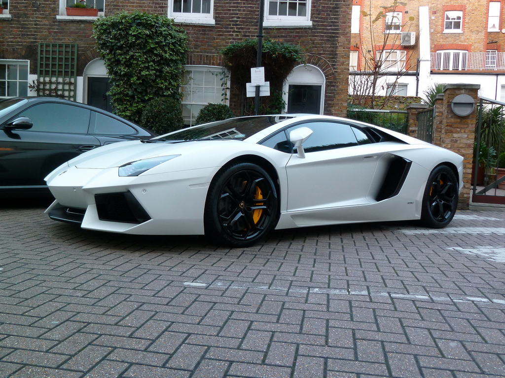 510269394LAMBORGHINIAVENTADORESQUIROU.jpg