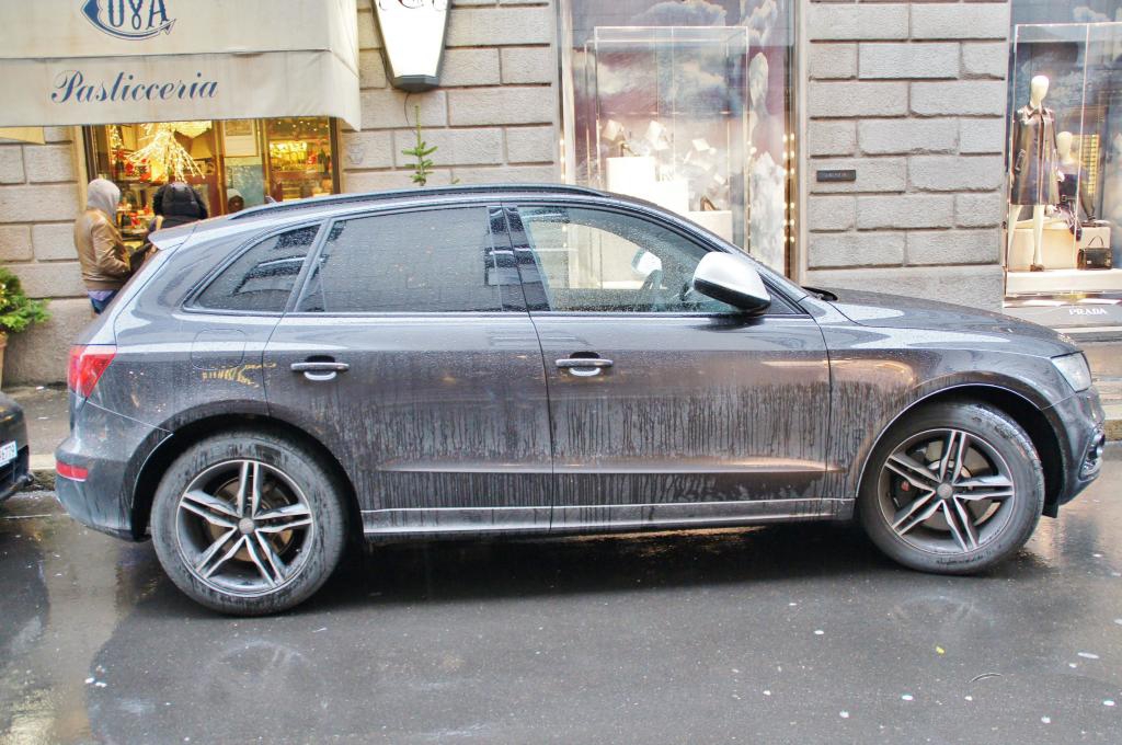 510364AUDISQ51464.jpg