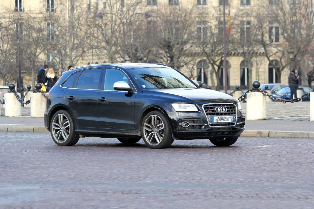 513588AUDISQ5920.jpg