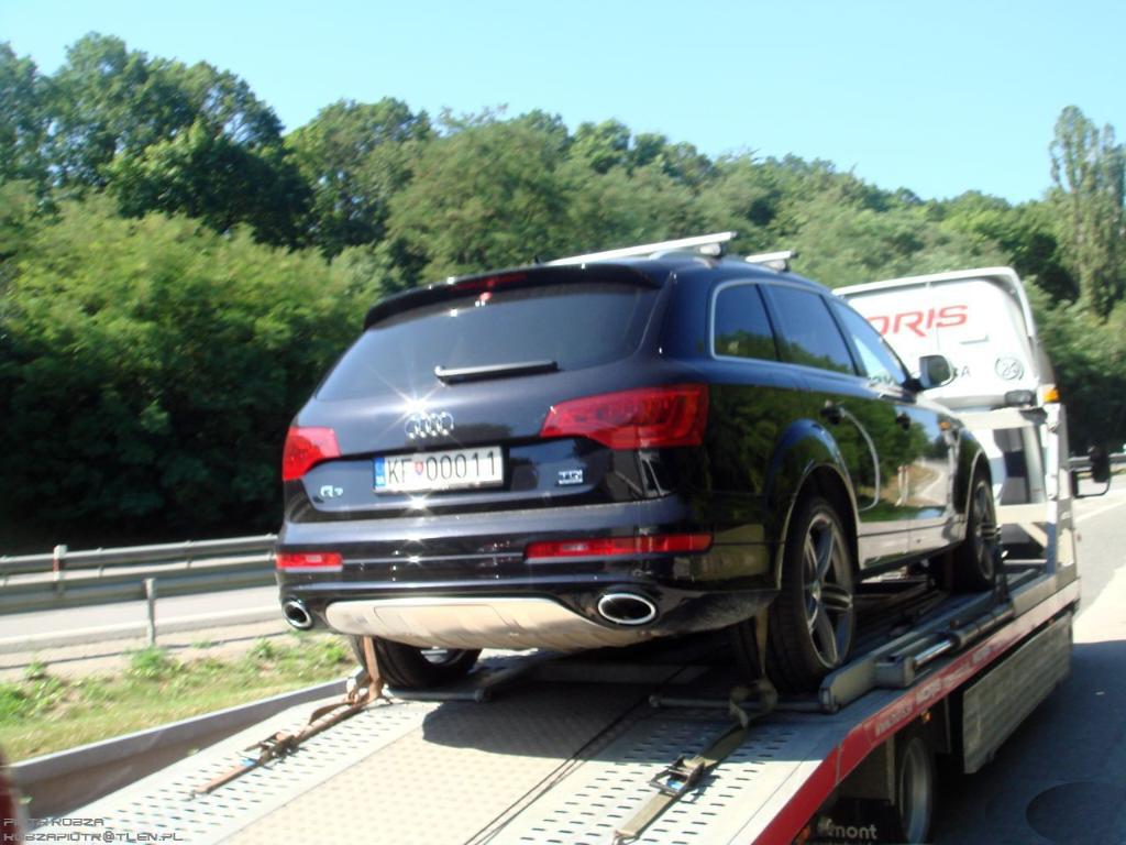 5170582210AUDIQ7V12.jpg