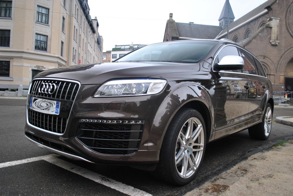 517639969Q7V12.jpg