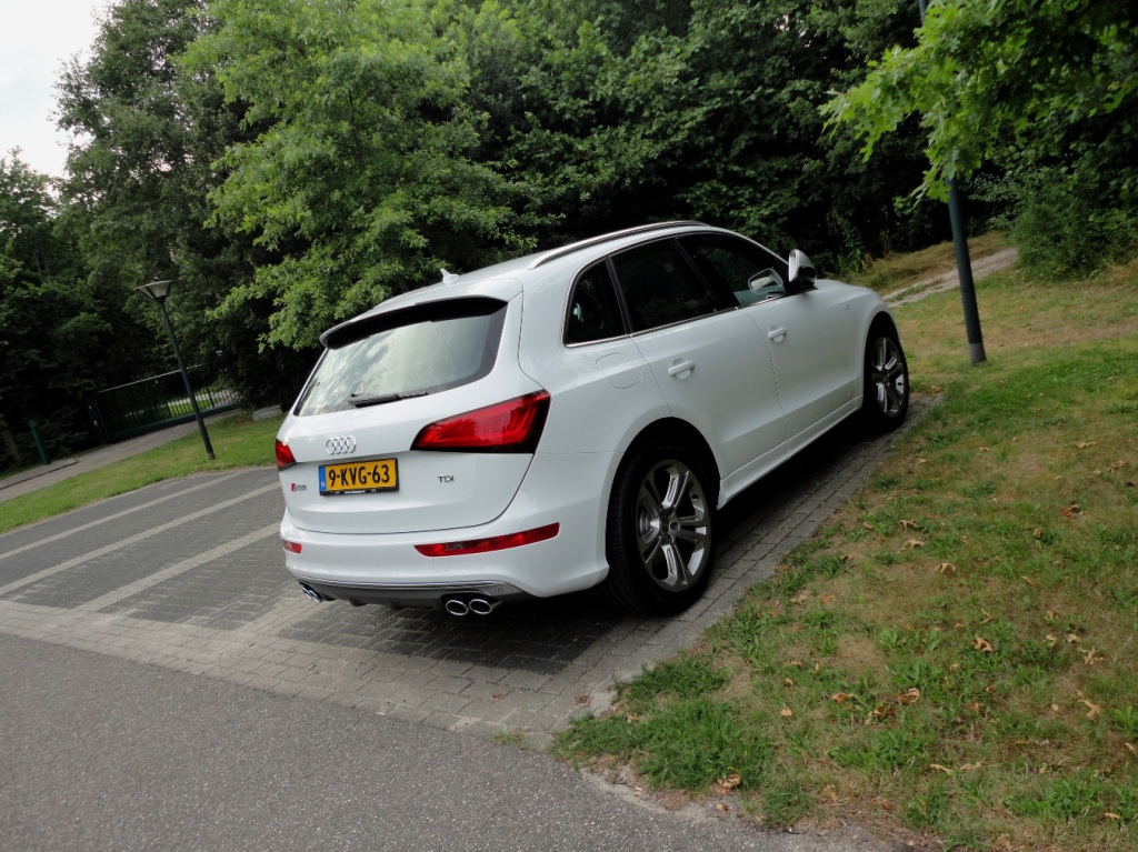 518749AUDISQ5873.jpg