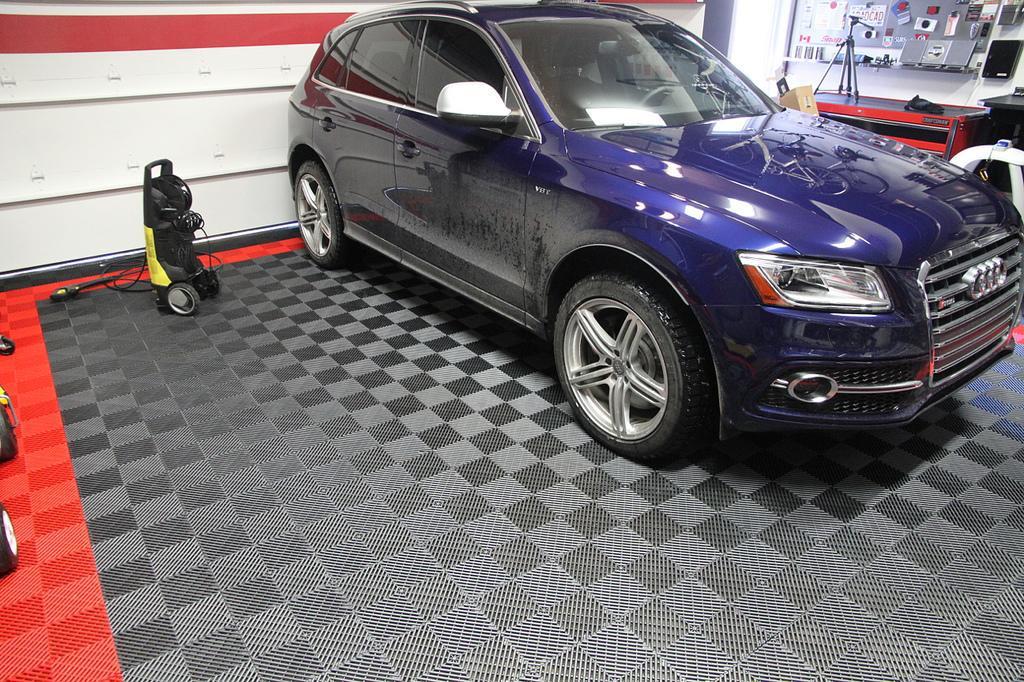 519804AUDISQ51822.jpg