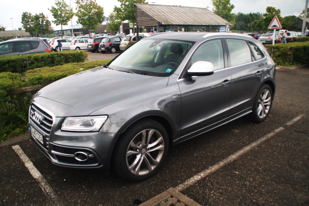 522728AUDISQ5835.jpg