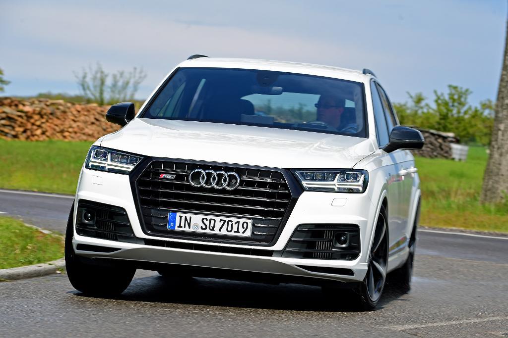 523338AUDISQ70141.jpg