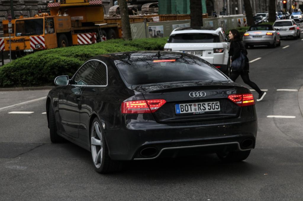 523848AUDIRS53092.jpg