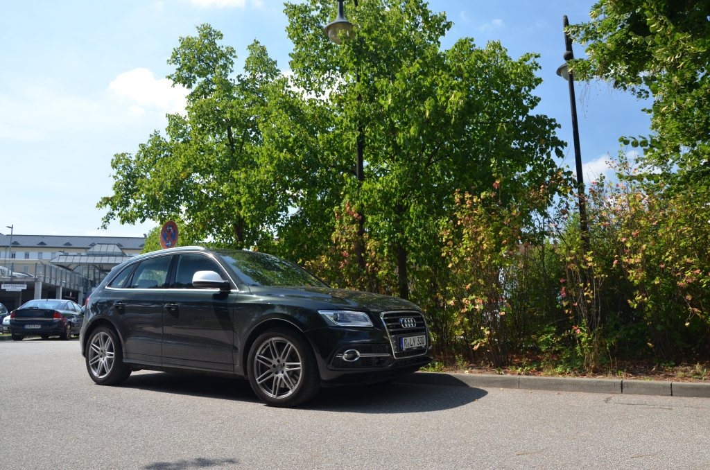 524120AUDISQ5874.jpg