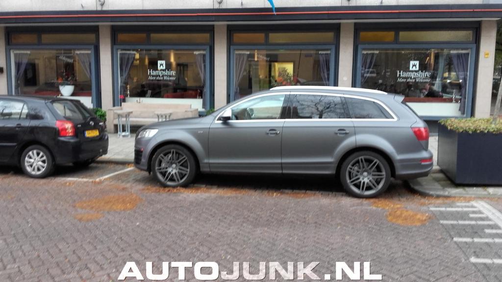 5273162230AUDIQ7V12.jpg
