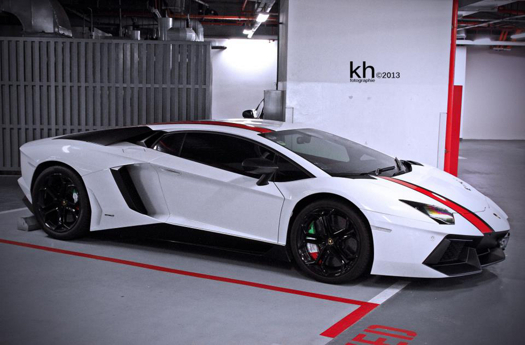 529416618LAMBORGHINIAVENTADORESQUIROU.jpg