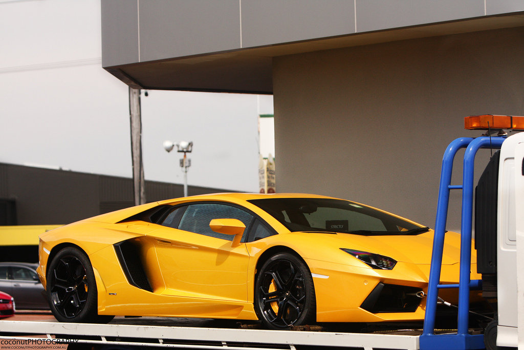529853170LAMBORGHINIAVENTADORESQUIROU.jpg