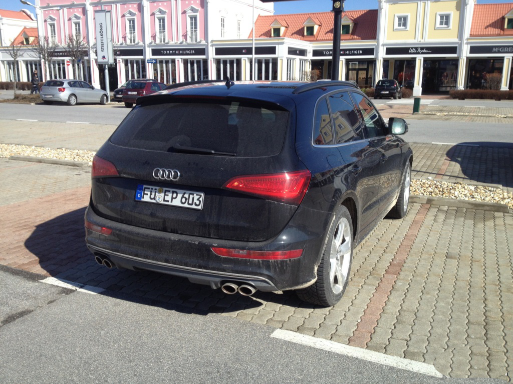 531330AUDISQ5209.jpg