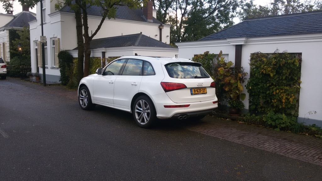 531930AUDISQ51409.jpg
