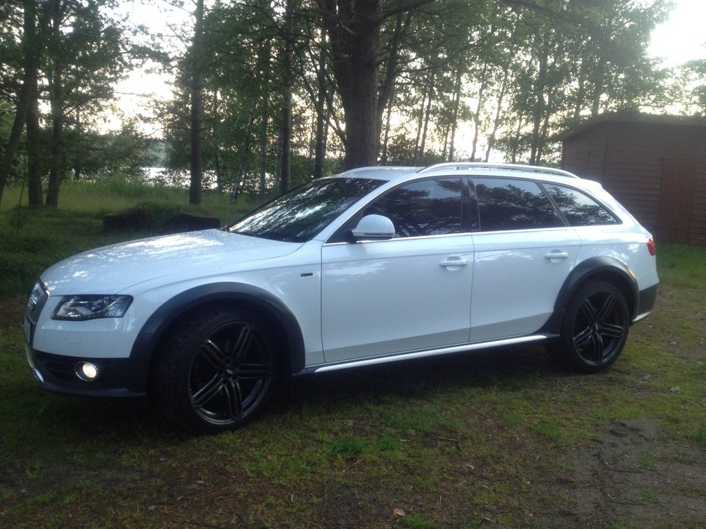 532782726AUDIA4ALLROAD.jpg