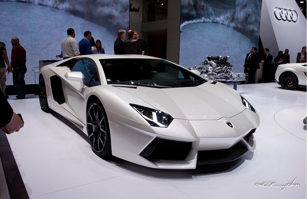 533018390LAMBORGHINIAVENTADORESQUIROU.jpg