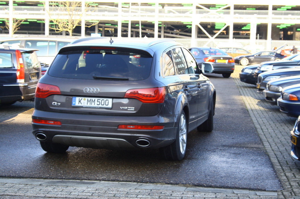 536113617Q7V12.jpg