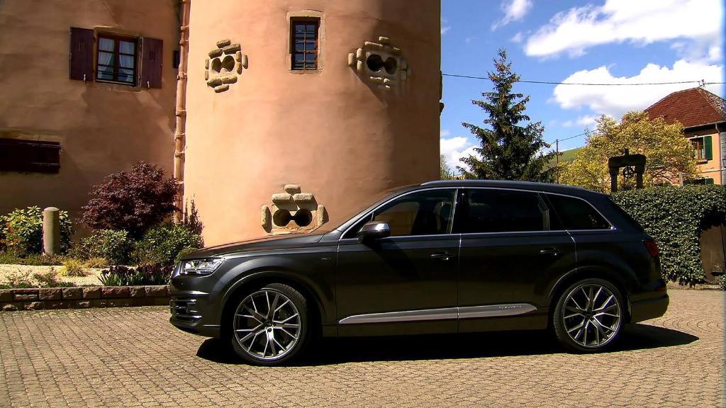 538958AUDISQ70159.jpg