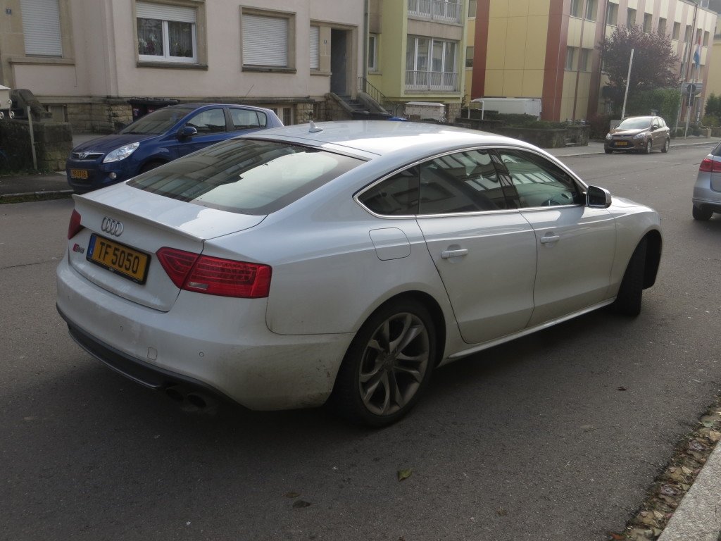 541341155S5SPORTBACK.jpg