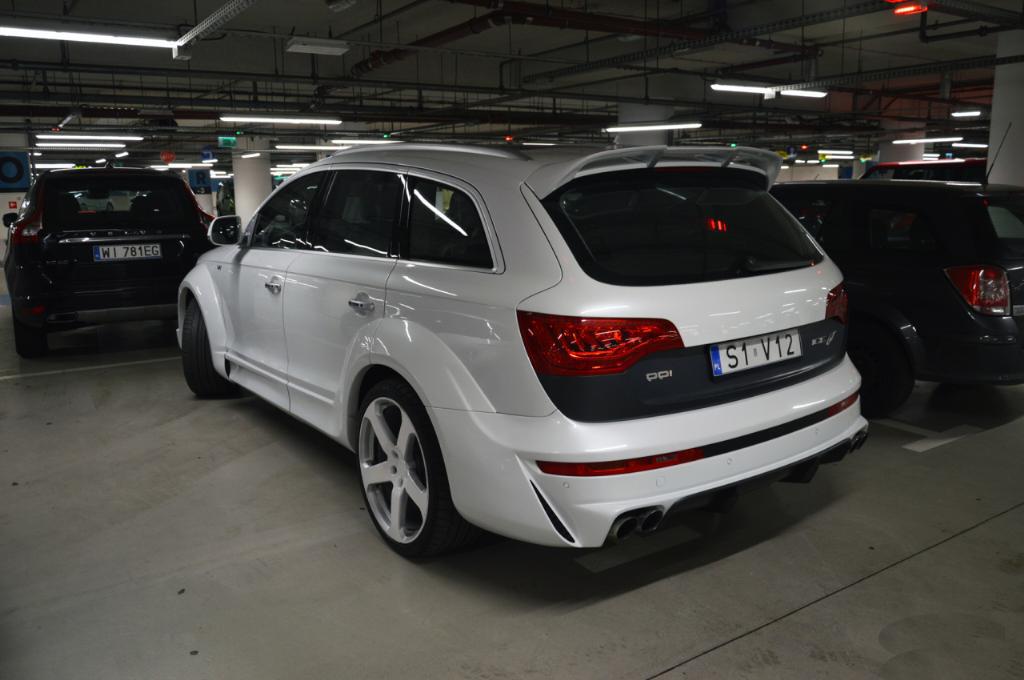 5428542199AUDIQ7V12.jpg