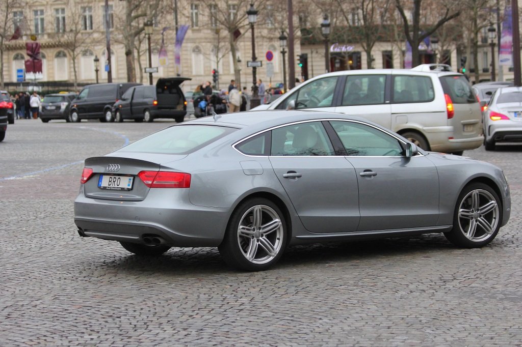 543295228S5SPORTBACK.jpg