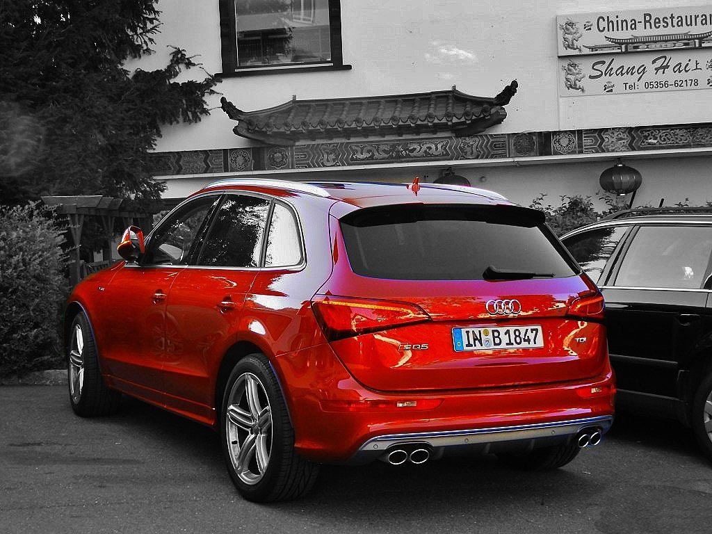 543913AUDISQ5242.jpg