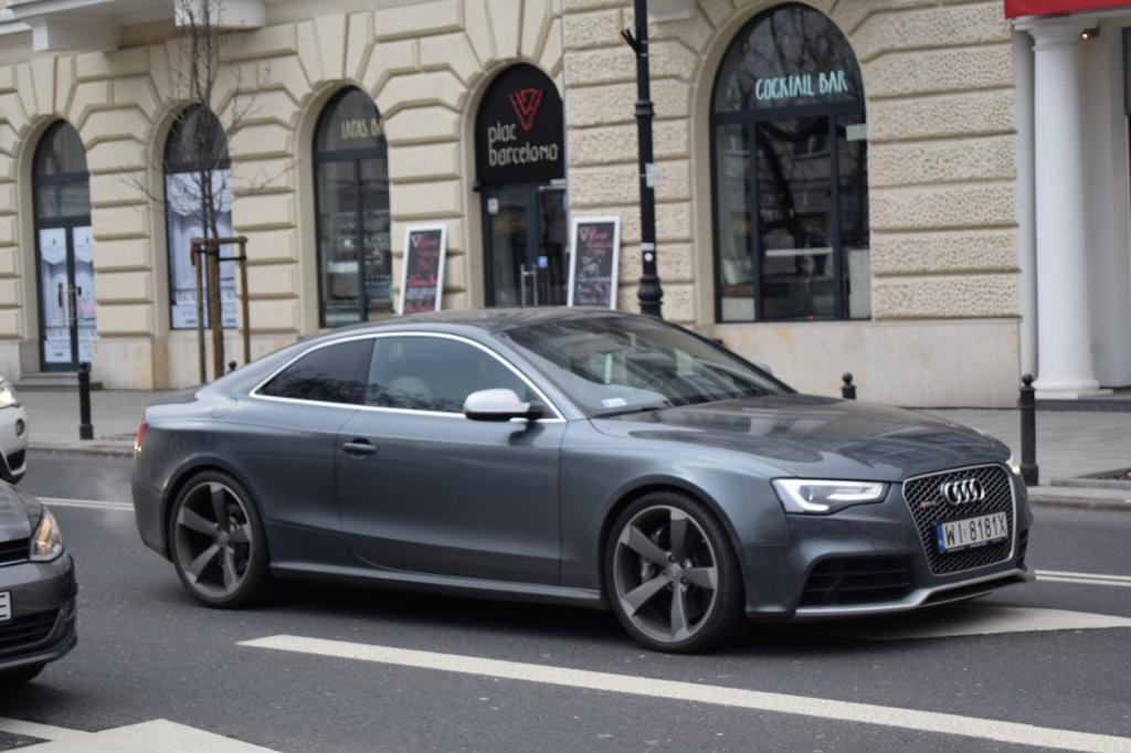 544084AUDIRS53280.jpg