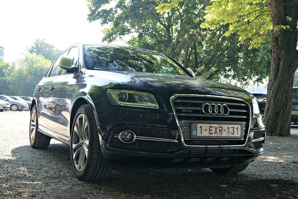 546114AUDISQ5797.jpg