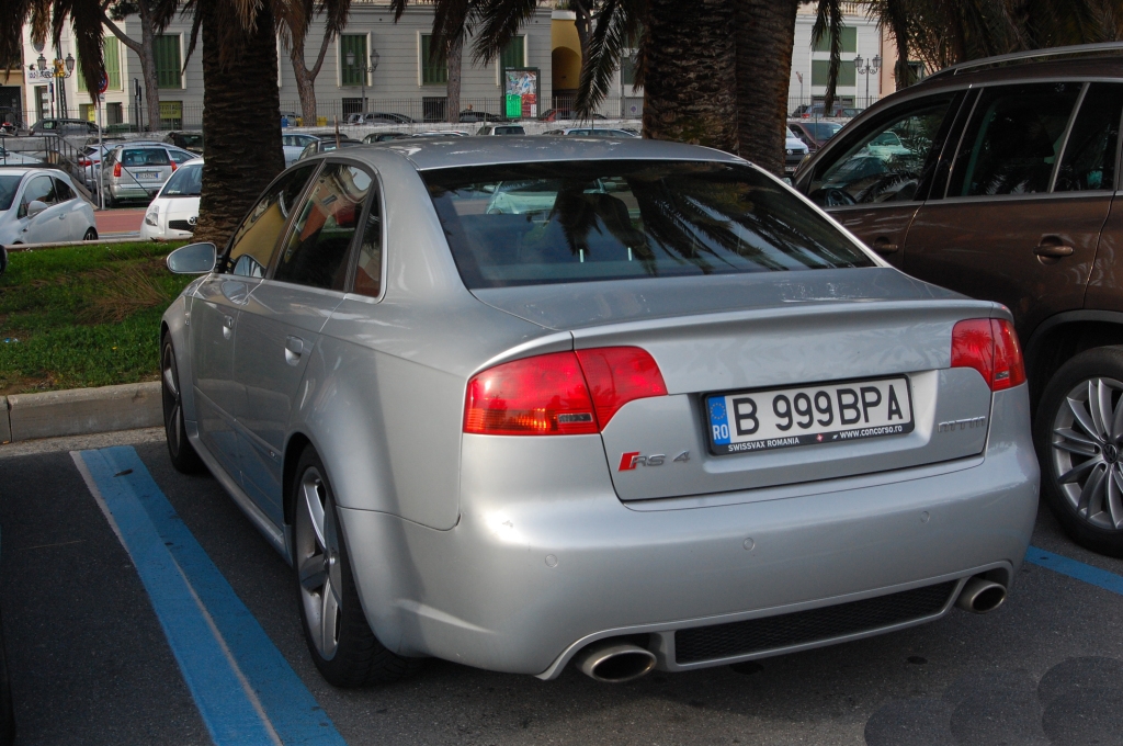 547519AUDIRS4932.jpg