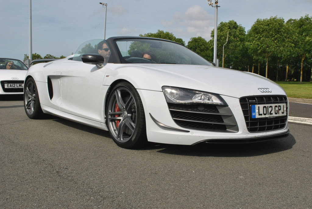 548917R8GT800.jpg