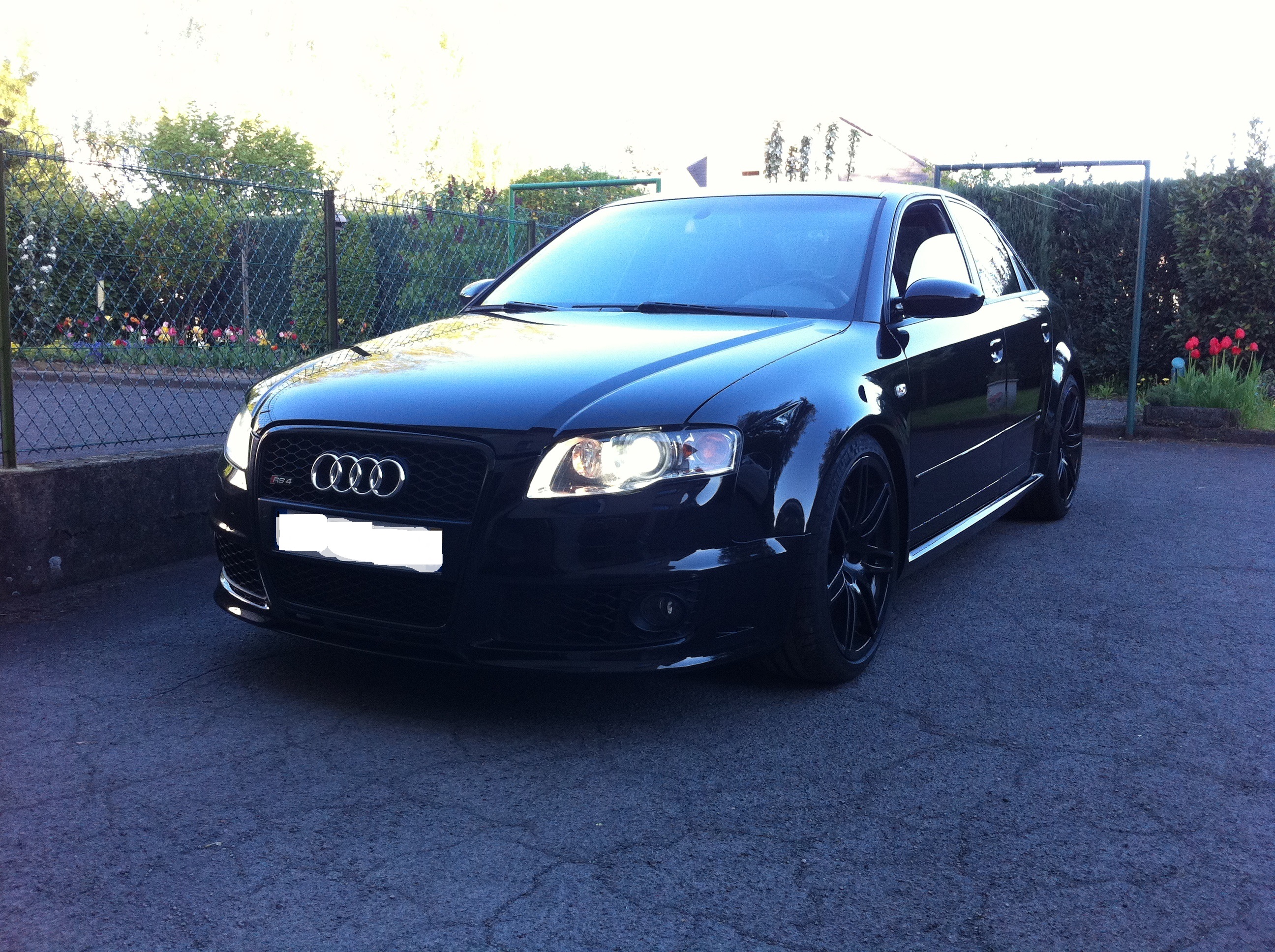 551969Audirs4Black4.jpg