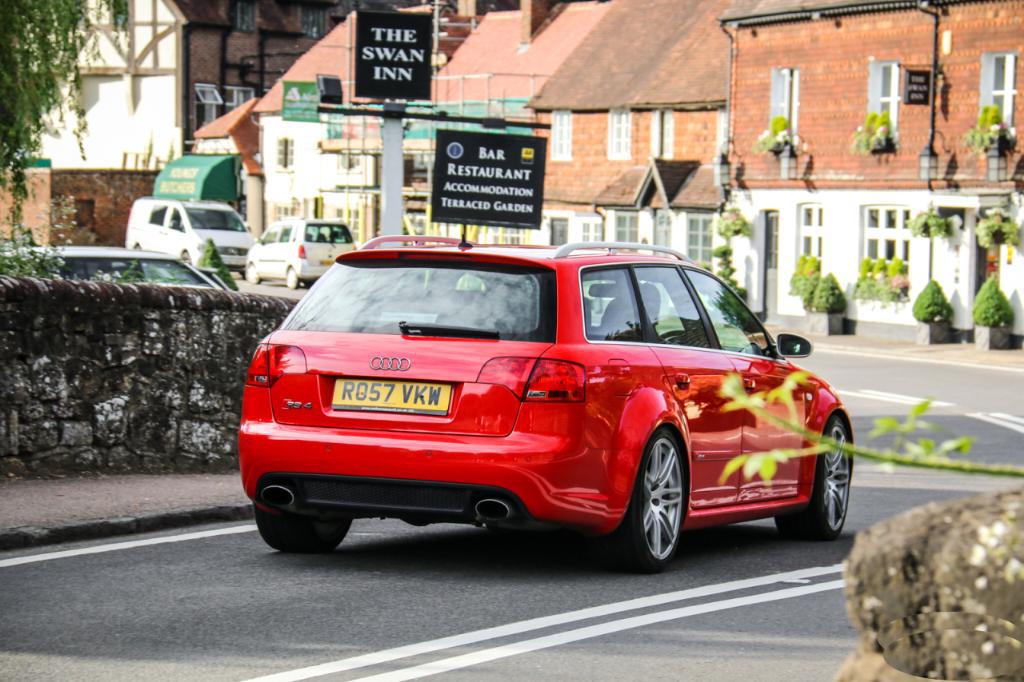 552991AUDIRS42721.jpg