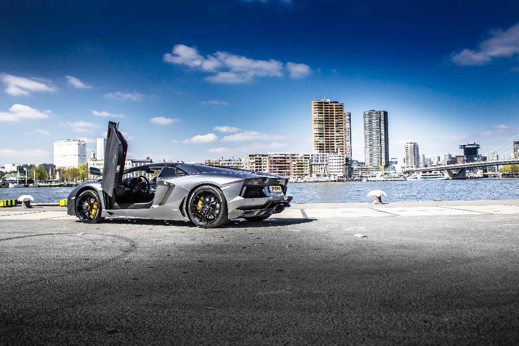 5551644216LAMBORGHINIAVENTADOR.jpg