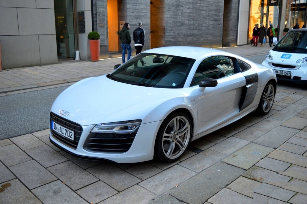 5564531875AUDIR8V10.jpg
