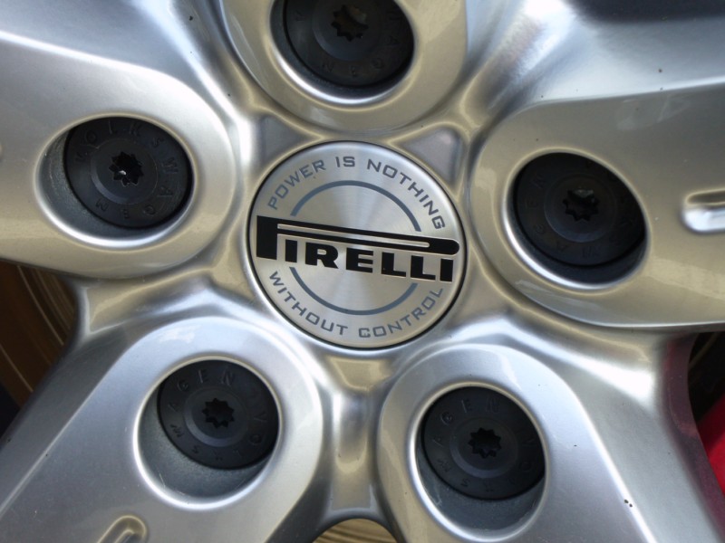 557454VW_Golf_GTI_Pirelli_09.jpg
