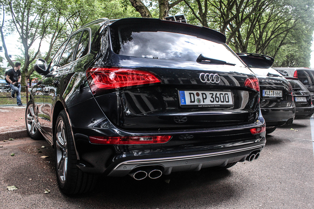 557530AUDISQ5620.jpg