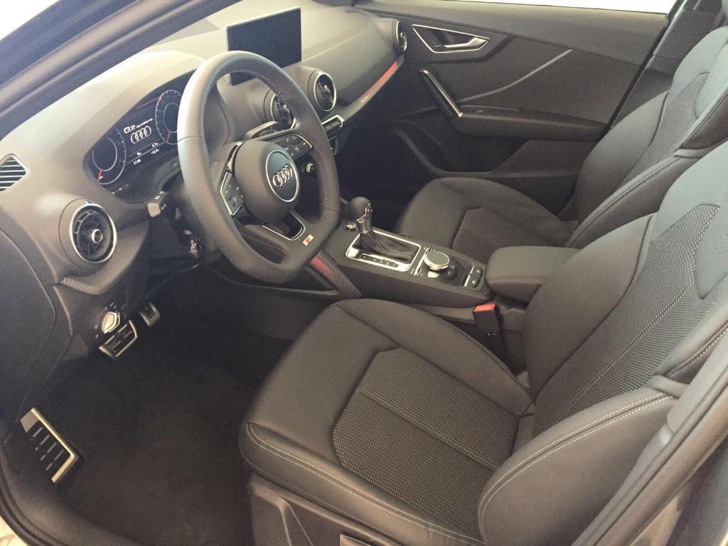 557827AUDIQ20752.jpg