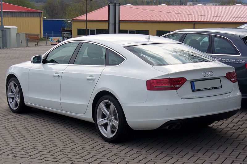 800px-Audi_A5_Sportback_2.0_TDI_Ibiswei%C3%9F_Heck.JPG
