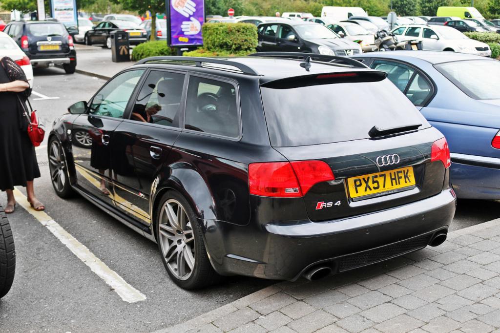 561527AUDIRS42856.jpg