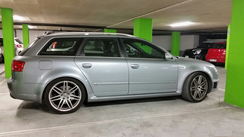 561834AUDIRS42100.jpg