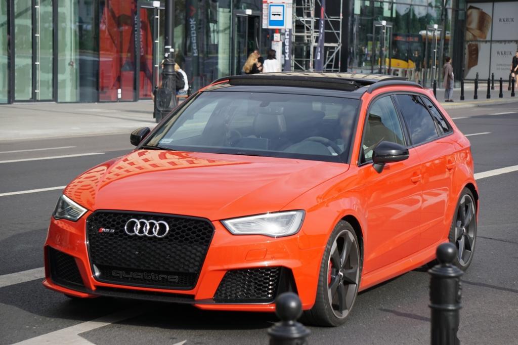 562997RS38V2770.jpg