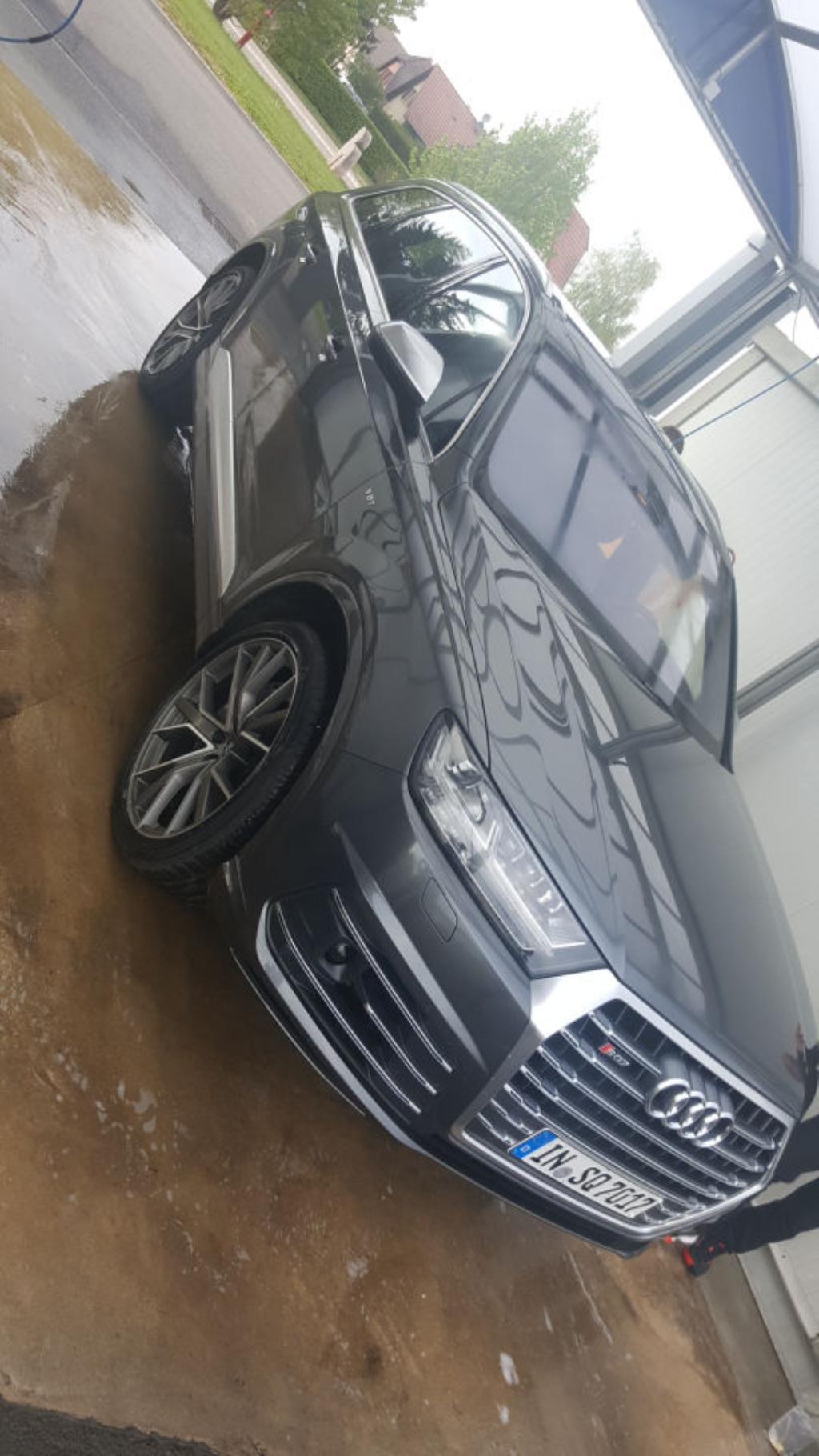565691AUDISQ70196.jpg