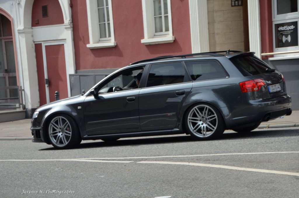566725AUDIRS42102.jpg