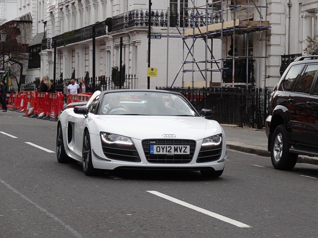 566833R8GT1052.jpg