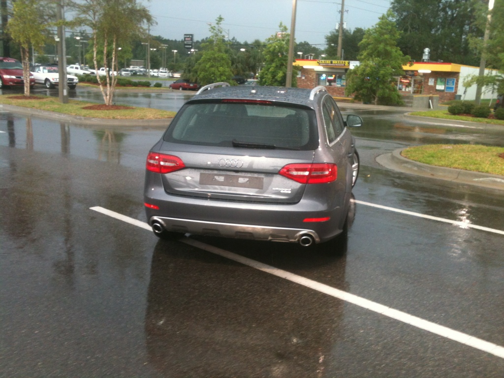 567135334AUDIA4ALLROAD.jpg