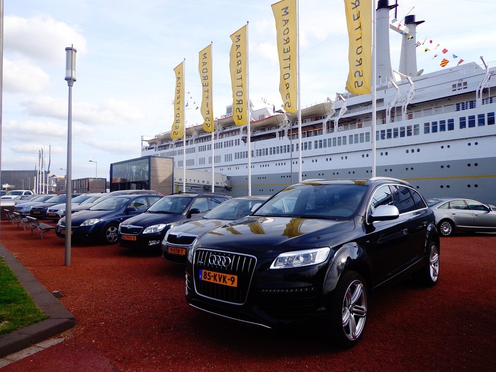 567661496Q7V12.jpg