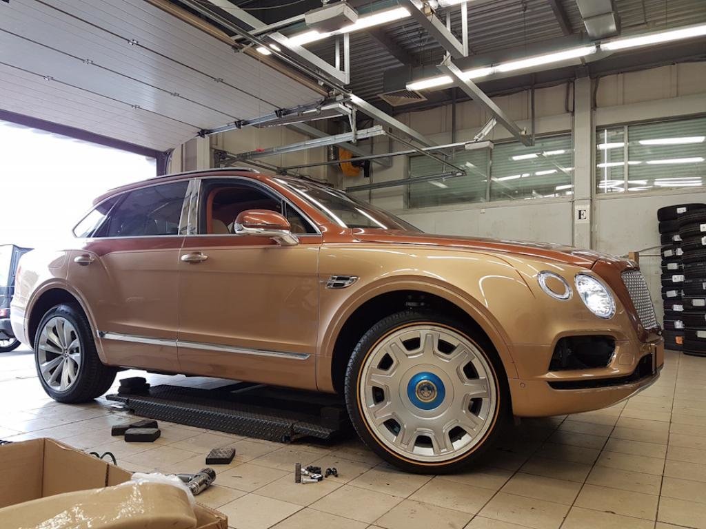 568442BENTAYGA0450.jpg
