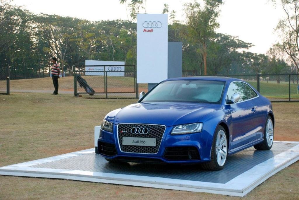 569315AUDIRS5744.jpg