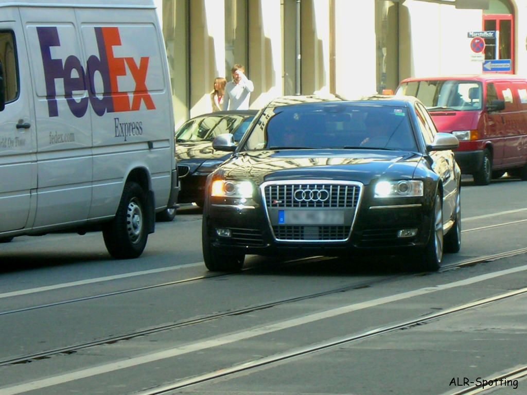 569914354S8ESQUIROU.jpg